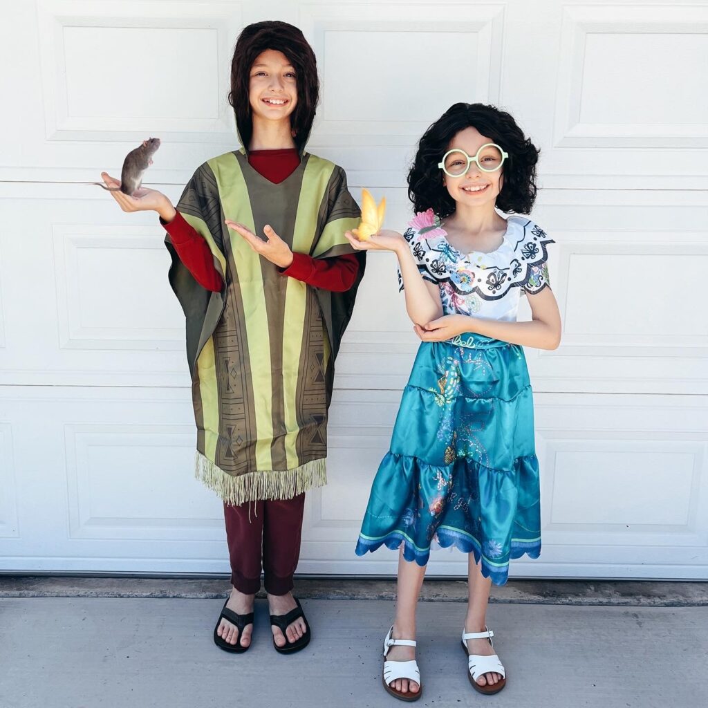 Hollywood Inspired Costumes for Twins - Twiniversity